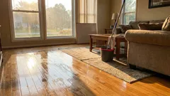 Varför det inte rekommenderas att tvätta golven på kvällen: åsikter och gamla sägner